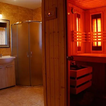 Pod Klonem Z Balia I Sauna بيت للعطل لوبافكا