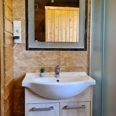 Pod Klonem Z Balia I Sauna * لوبافكا