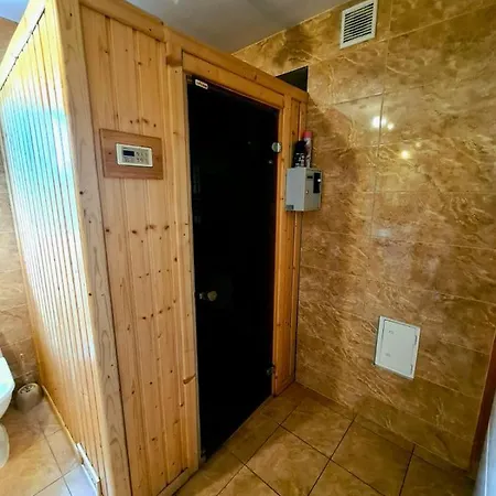 Holiday home Pod Klonem Z Balia I Sauna Lubawka